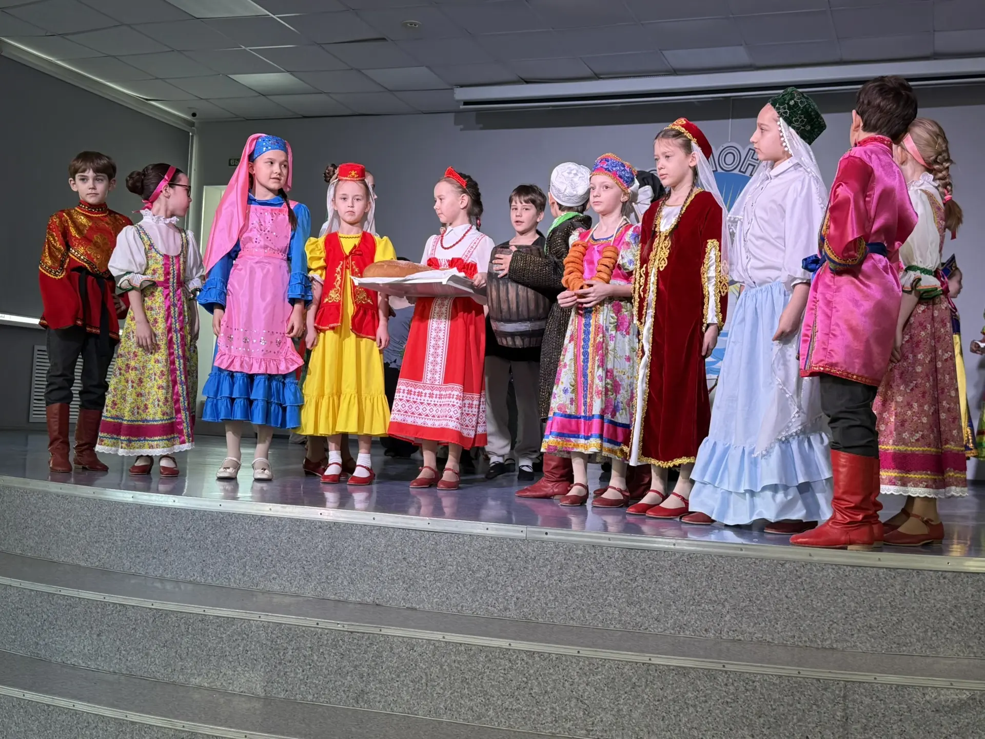 🎭В рамках театрального фестиваля «Школьные подмостки-2026» наши юные артисты — обучающиеся 2 «З» кла