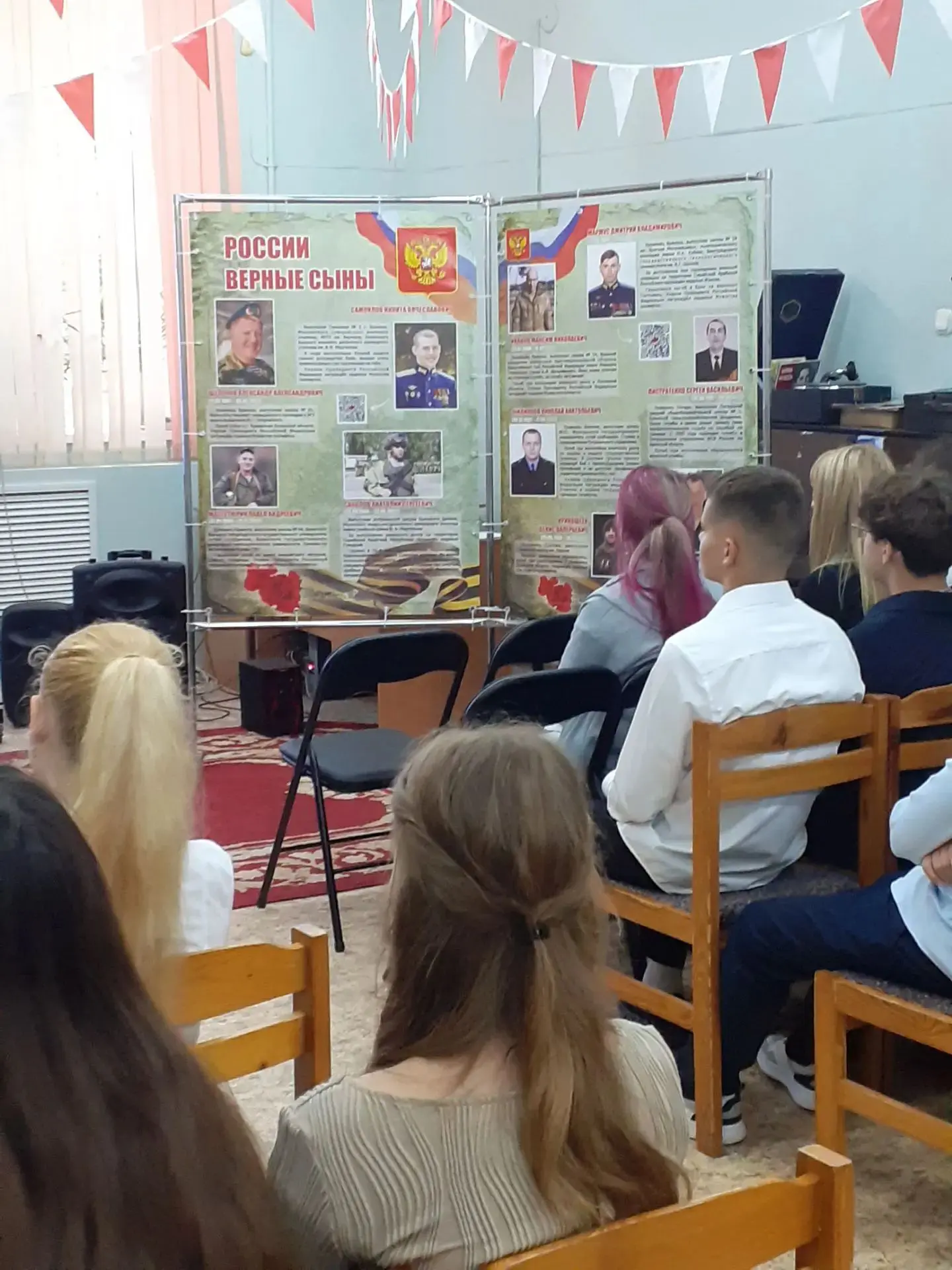 Сегодня ученики 8 «А» класса посетили Центральную детскую библиотеку им. М. Горького, г...