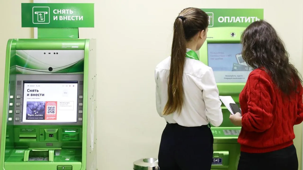 С 1 октября в России можно будет пополнять свой счёт наличными через банкомат любого банка  Пополнен