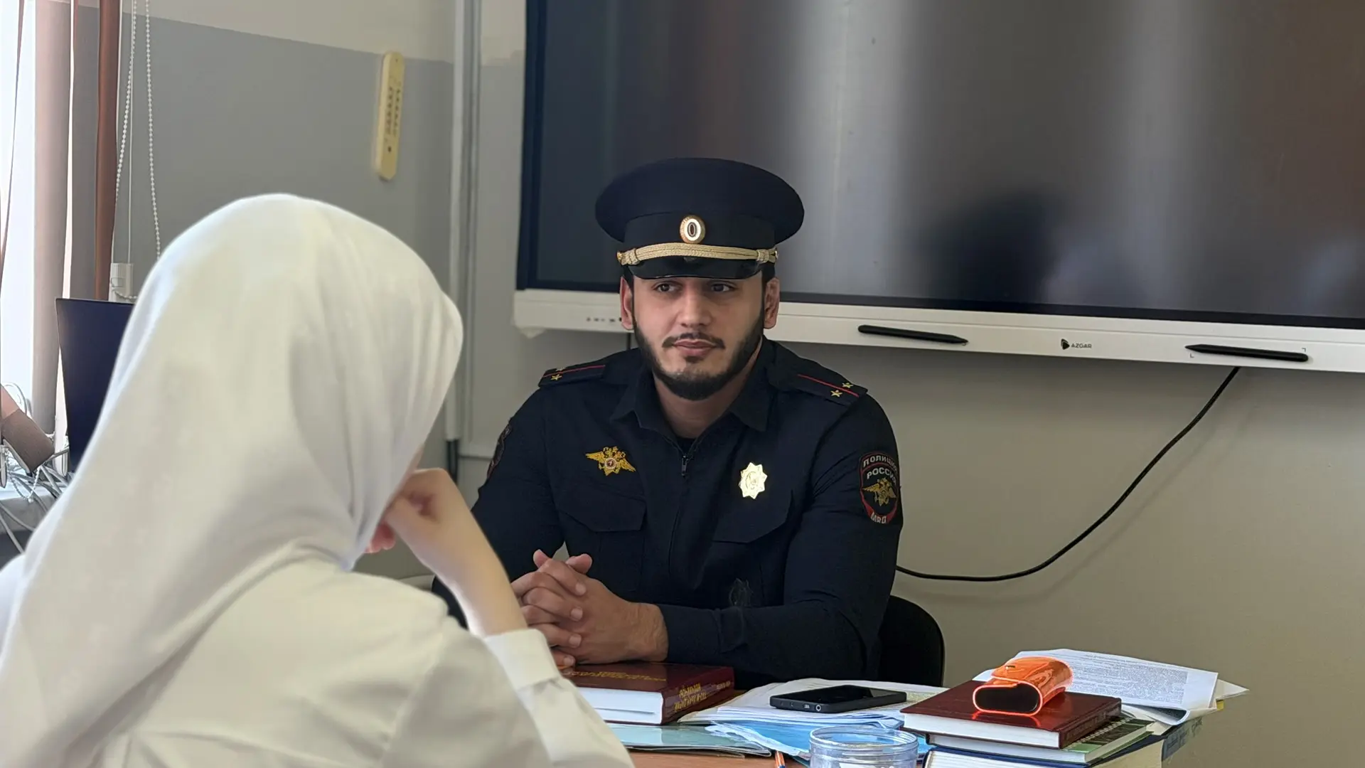 В МБОУ «СОШ №65» города Грозного инспектор ПДН Заурбеков Ислам Рамзанович провел информационно-разъя