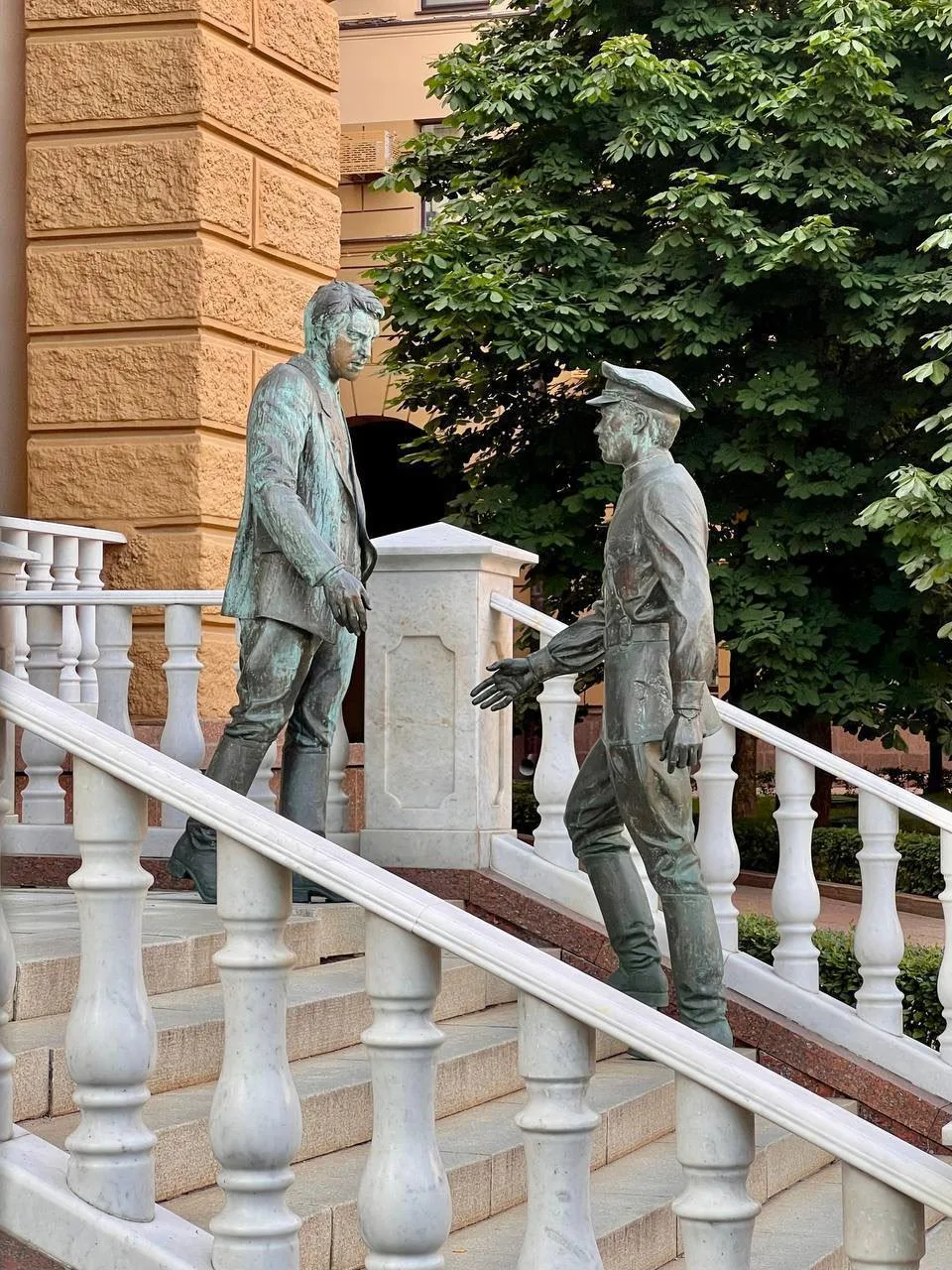 ПЕТРОВКА ДРЕВНЯЯ И БЛИСТАТЕЛЬНАЯ

Уникальная улица, где переплелись человеческие судьбы и красивая а