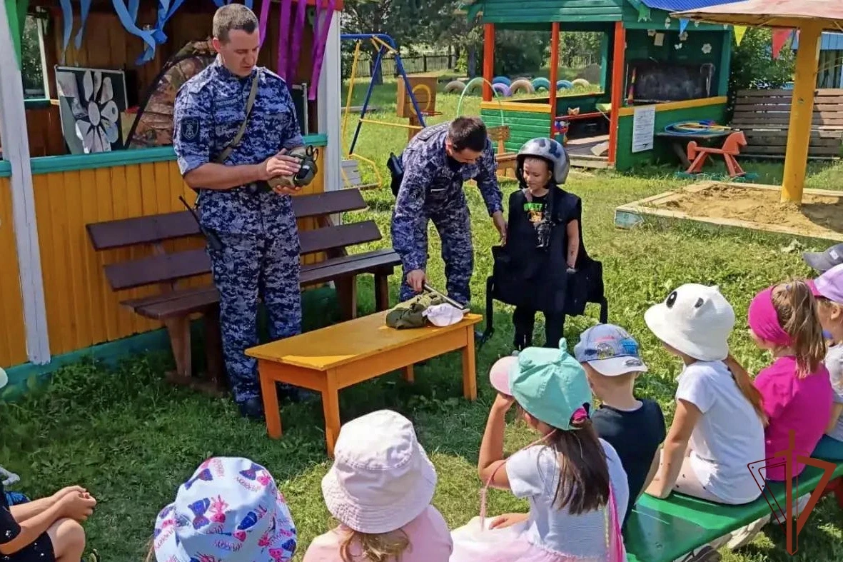 В Сибири продолжаются мероприятия всероссийской ведомственной акции «Каникулы с Росгвардией»

🔴 В г