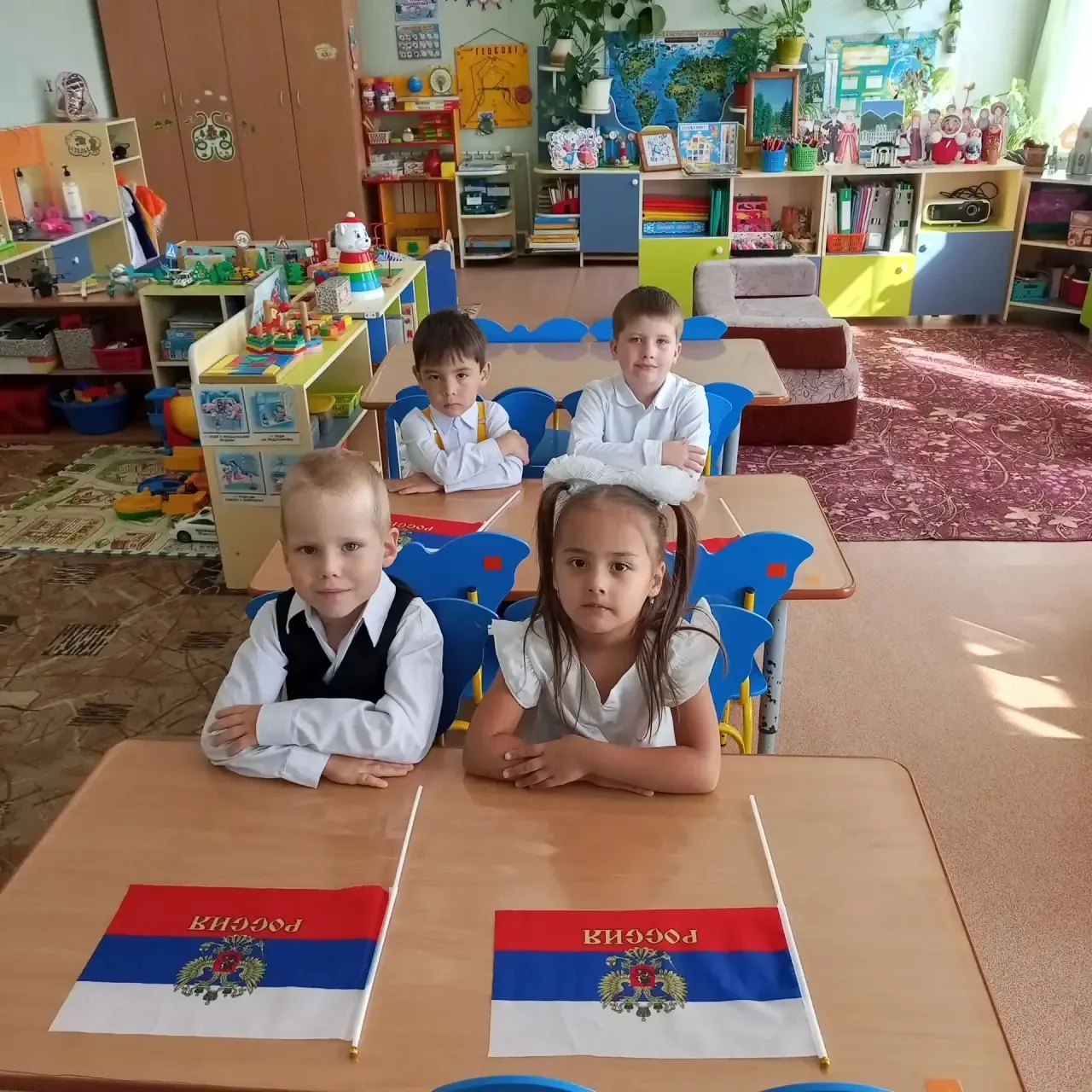 В преддверии Дня Государственного флага в группе №13 прошла познавательная беседа. Дети...