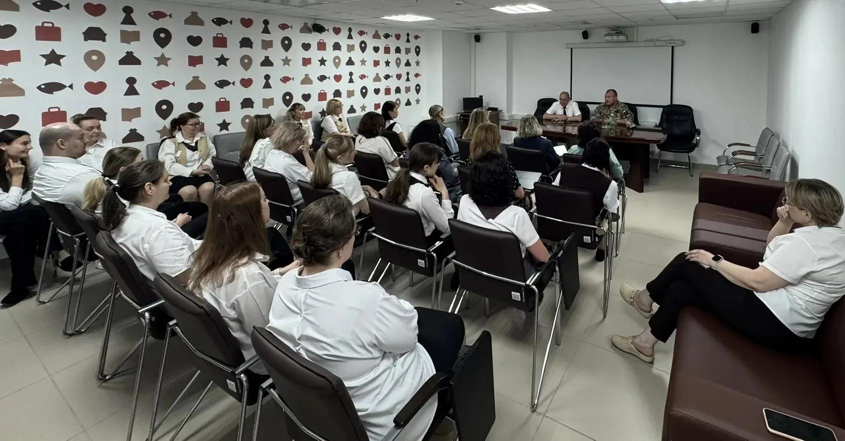 Тему предоставления в МФЦ услуг для участников и ветеранов СВО обсудили в Сургуте 

🤝Встреча сотруд