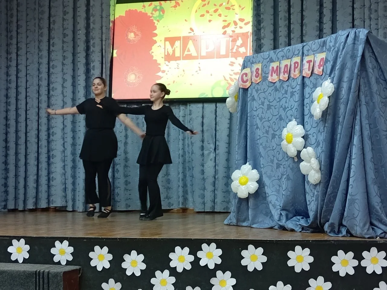 🌸 С любовью и благодарностью – праздничный концерт ко дню 8 Марта в нашей школе! 🌸  Сегодня в нашей 