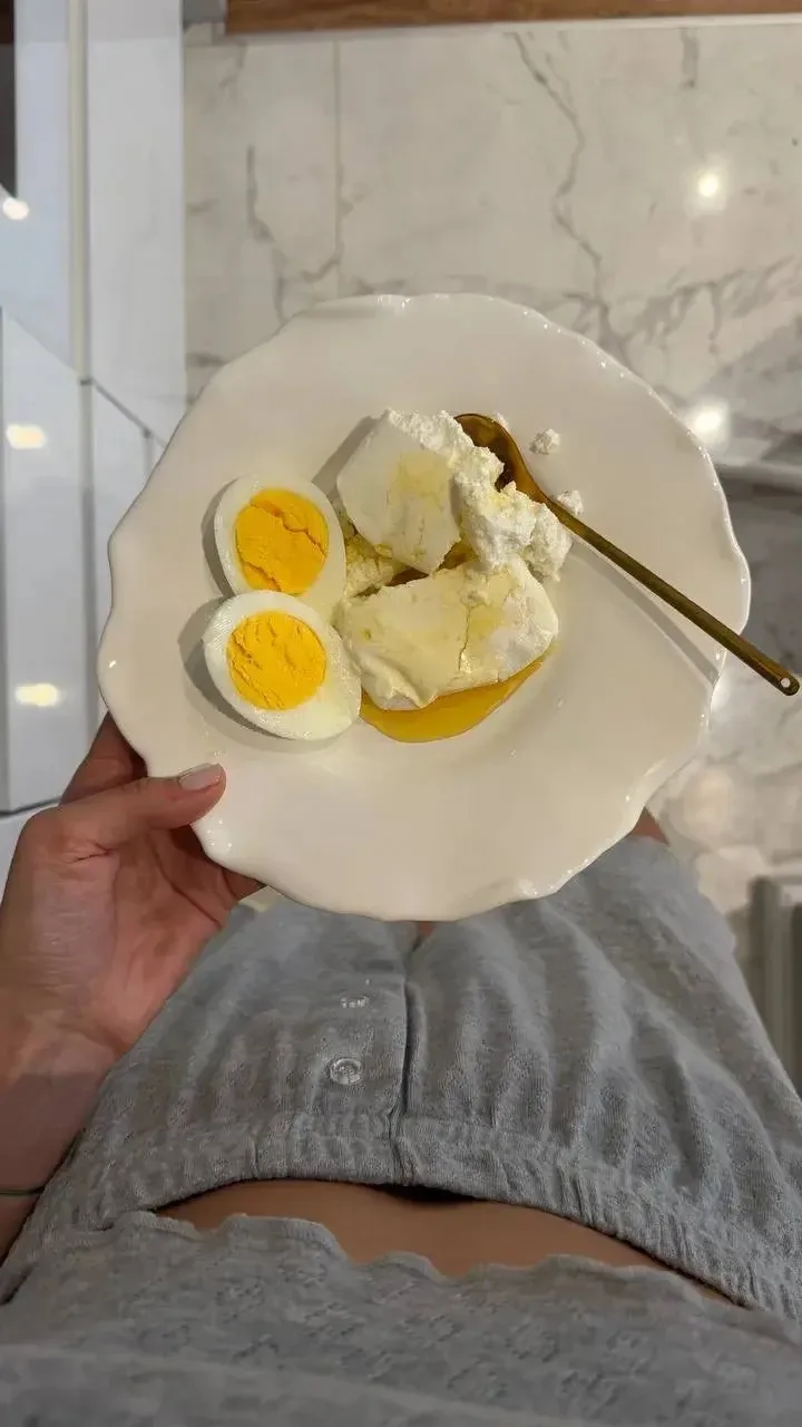 Девочки, вы просили показать, что я кушаю ☺️Вот немного собрала свои тарелочки 🥗