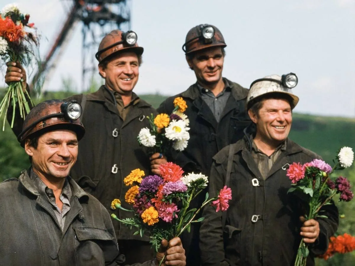 С праздником, дорогие Шахтеры! 💐