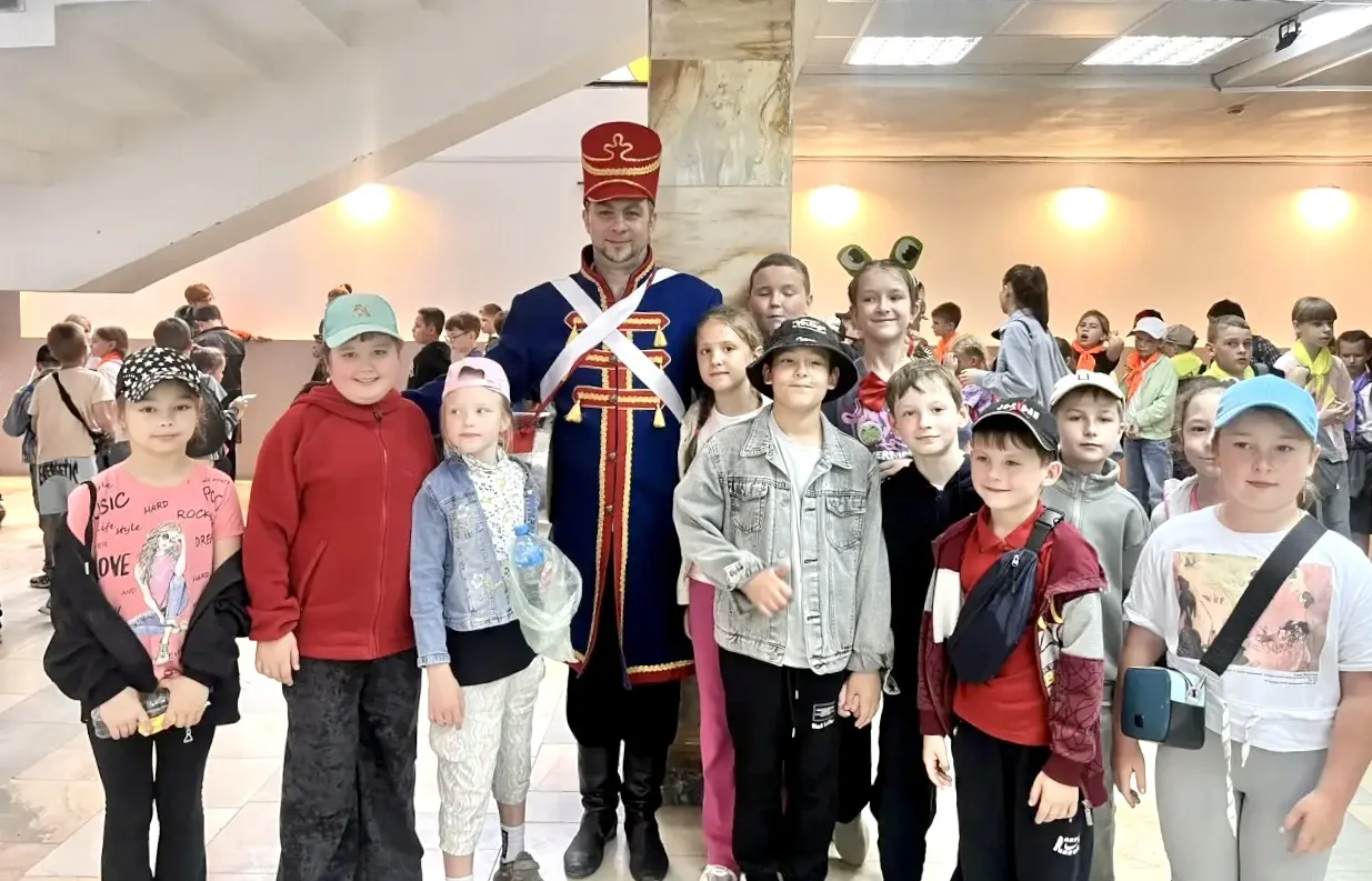 Школьный лагерь☀️
Сегодня наши маленькие искатели приключений побывали в волшебном путешествии по ле