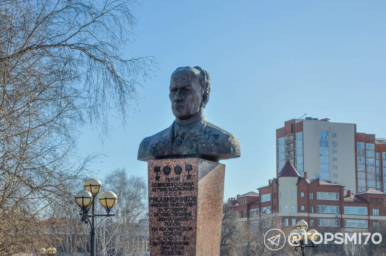 В Томске в 2027 году благоустроят территорию у памятника Рукавишникову, которая ведет к...