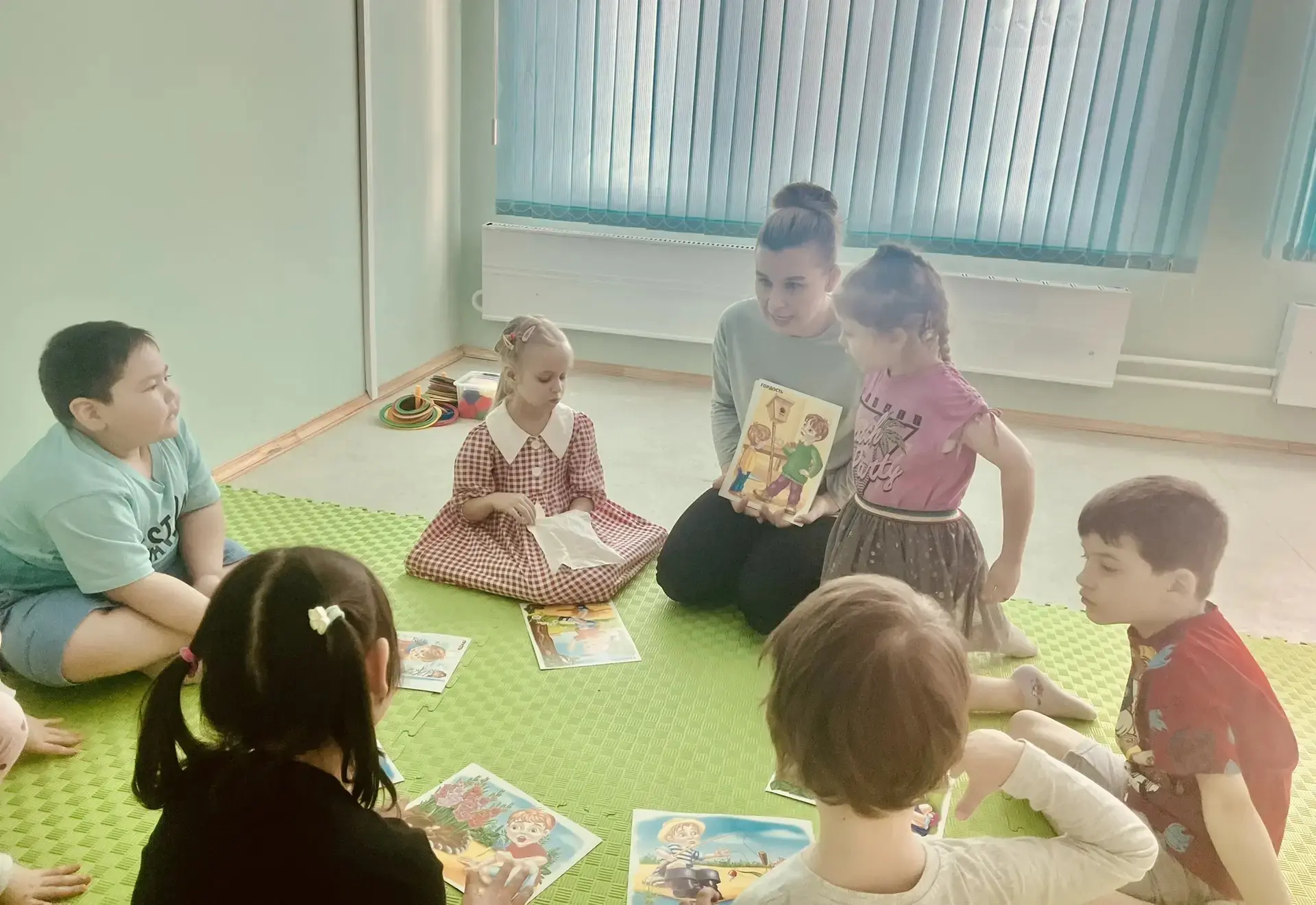 🎭 Наши удивительные эмоции: неделя психологии для малышей!  😊В рамках недели психологии для воспитан