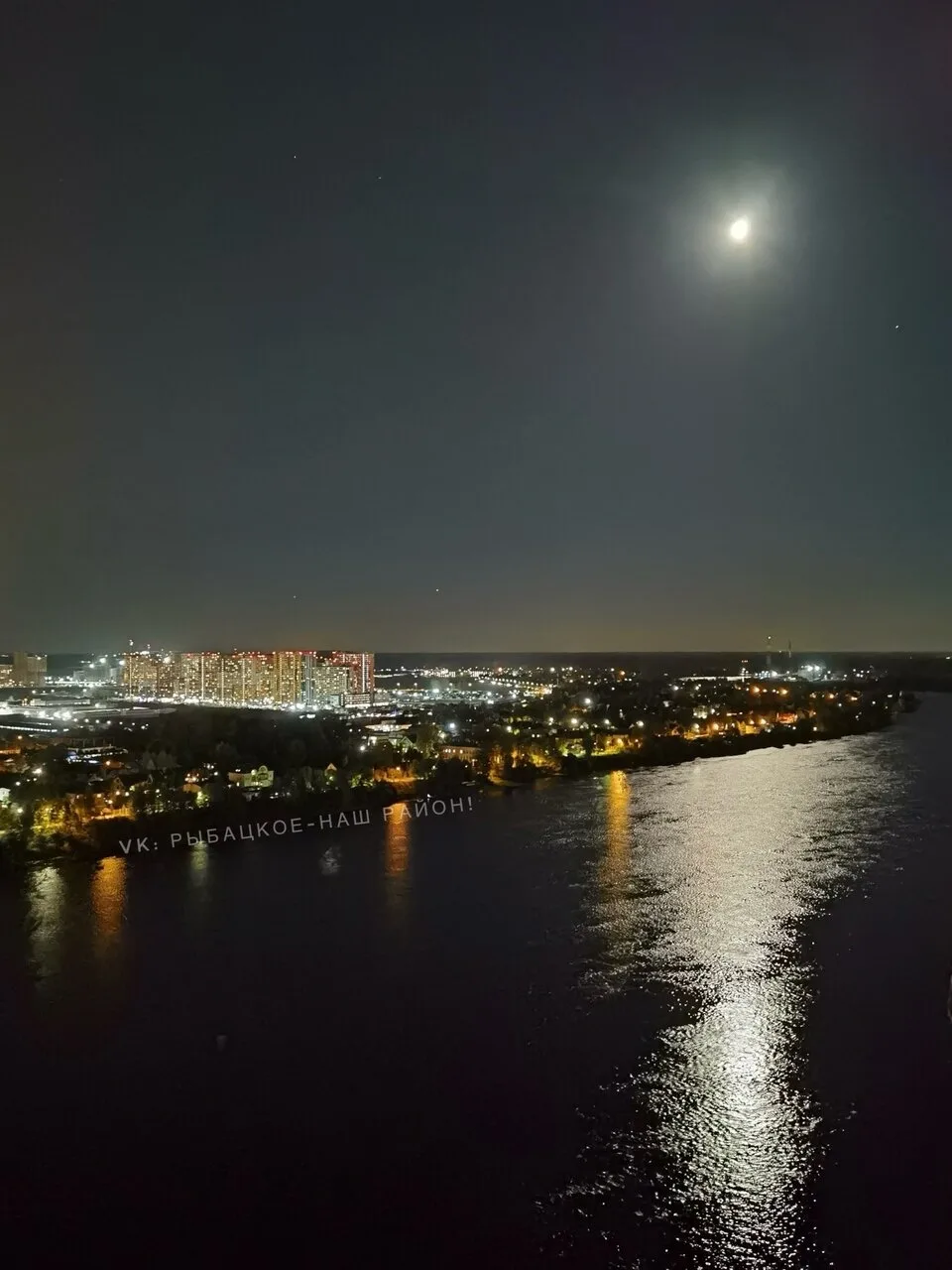 Лунная дорожка на Неве