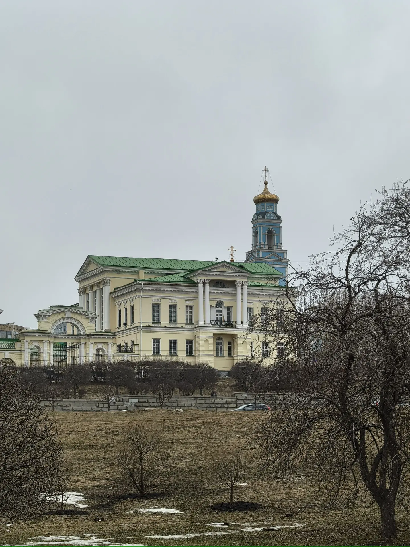 ТЕАТРАЛЬНАЯ СТУДИЯ В ТУРНЕ. ДЕНЬ 1   🌆Гастроли театральной труппы продолжаются! В день приезда ребят