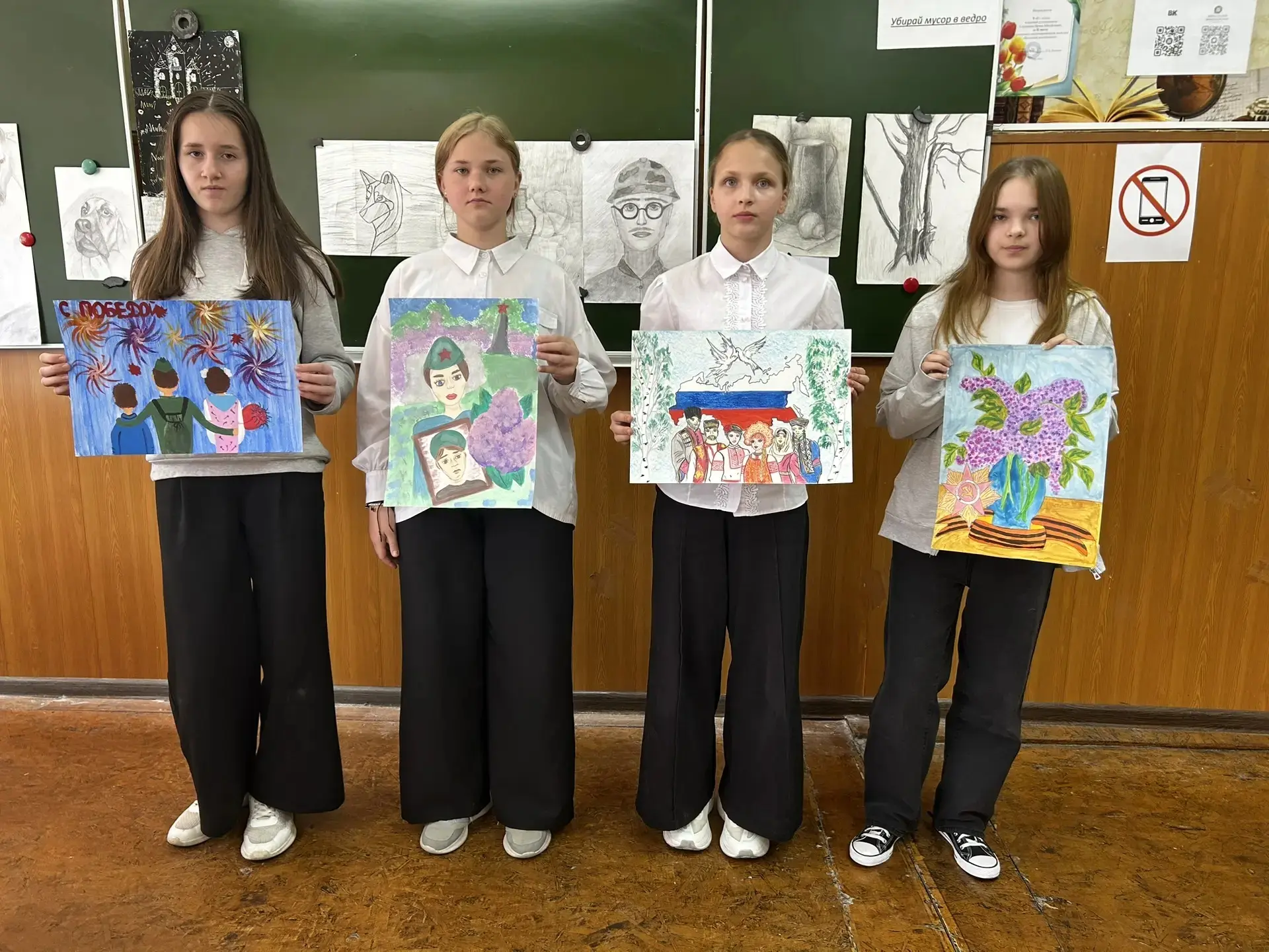 🎨🌷 Весна на крыльях творчества! 🌿✨  В МАОУ СОШ 20 кипит по-настоящему весеннее настроение! ☀️  На ур