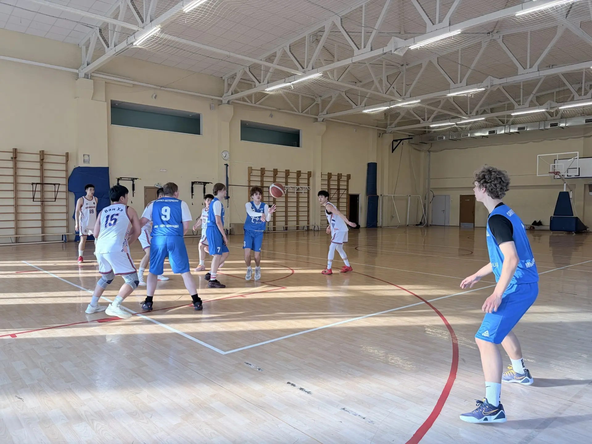 Международная товарищеская встреча: лицей 126 — команда Китая 🤝🌍🏀  На этой неделе наша юношеская сбо