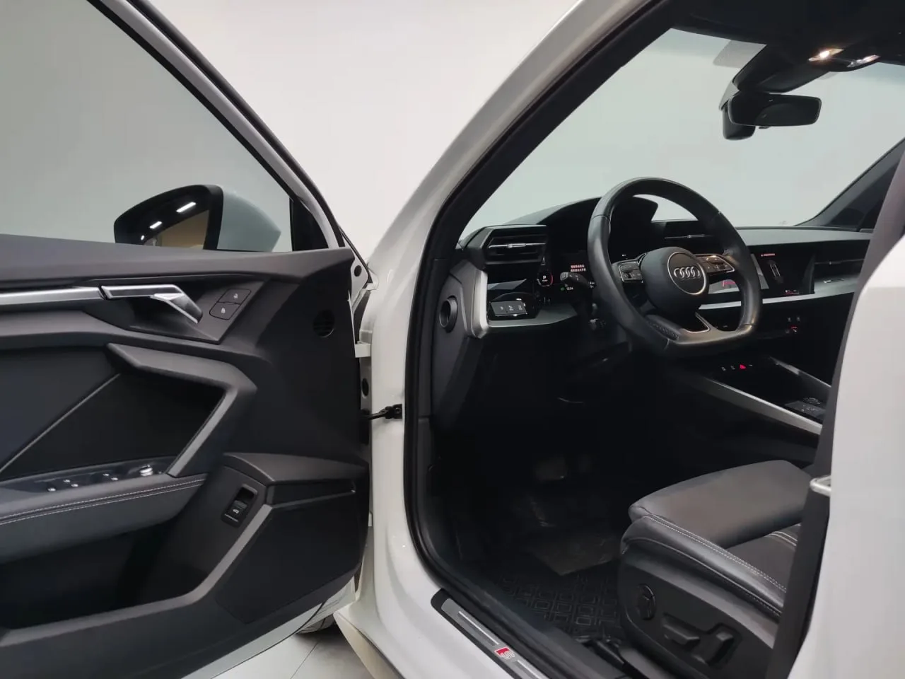 🇩🇪Audi A3L Limousine 35 TFSI  под заказ из Китая!  • 2021/12 • 1.4 л. бензин/2WD/150 л.с. • пробег -