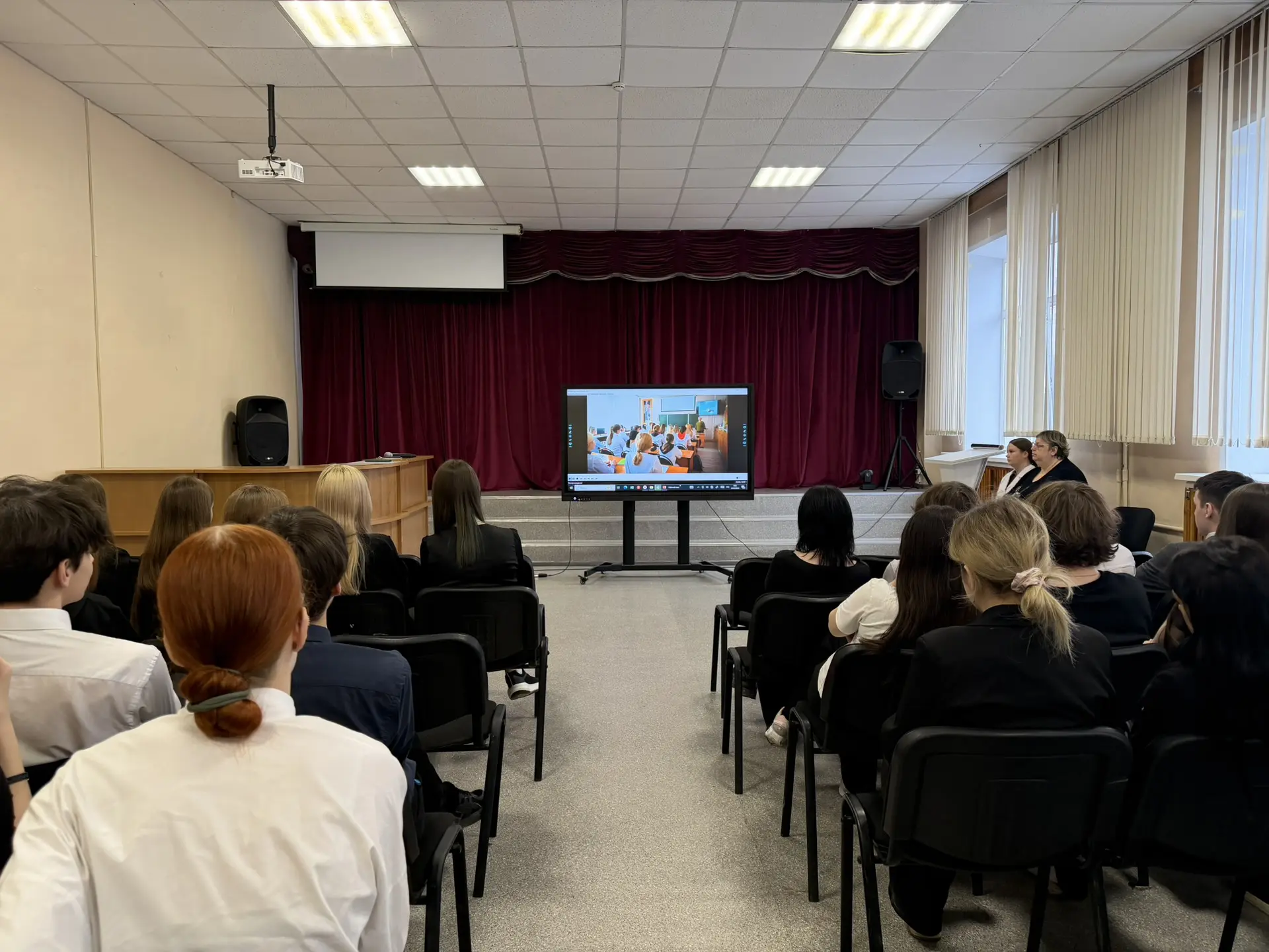ПРОФОРИЕНТАЦИЯ В ШКОЛЕ: СТРОИМ ПЛАНЫ НА БУДУЩЕЕ 📋🏛️  Определение профессиональной траектории — важне