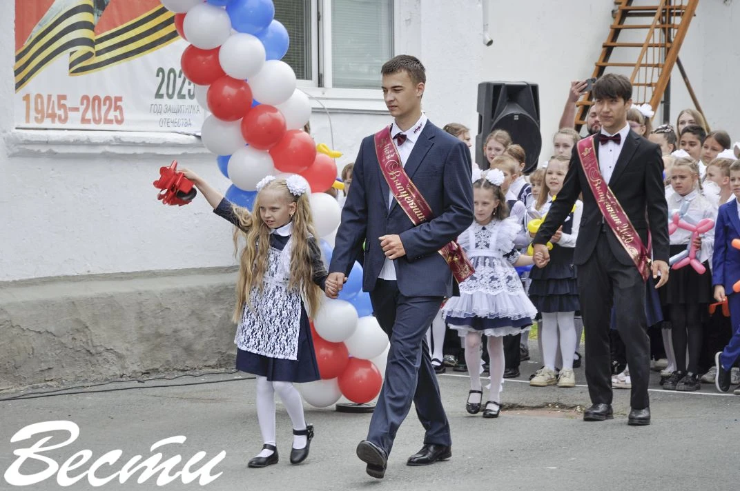 💐 Цветы и душевные пожелания, трели звонков и воздушные шарики, напутствия выпускникам...