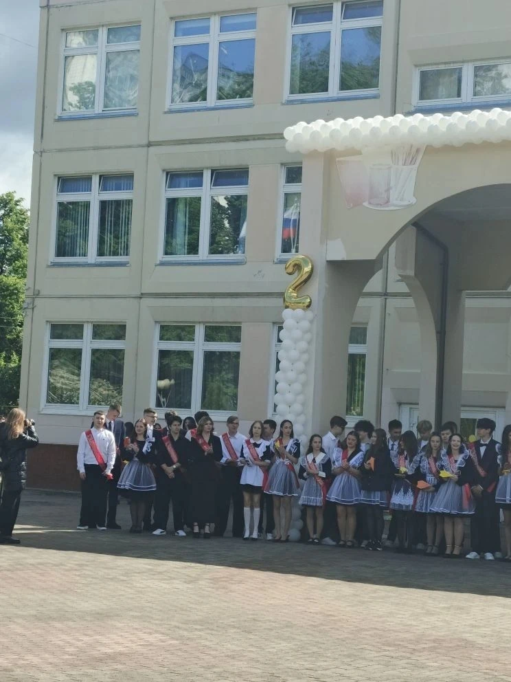 🔔 Последний звонок прозвенел для 11- классников нашей школы. Звонкий, но немного грустный.

✨ Этот 