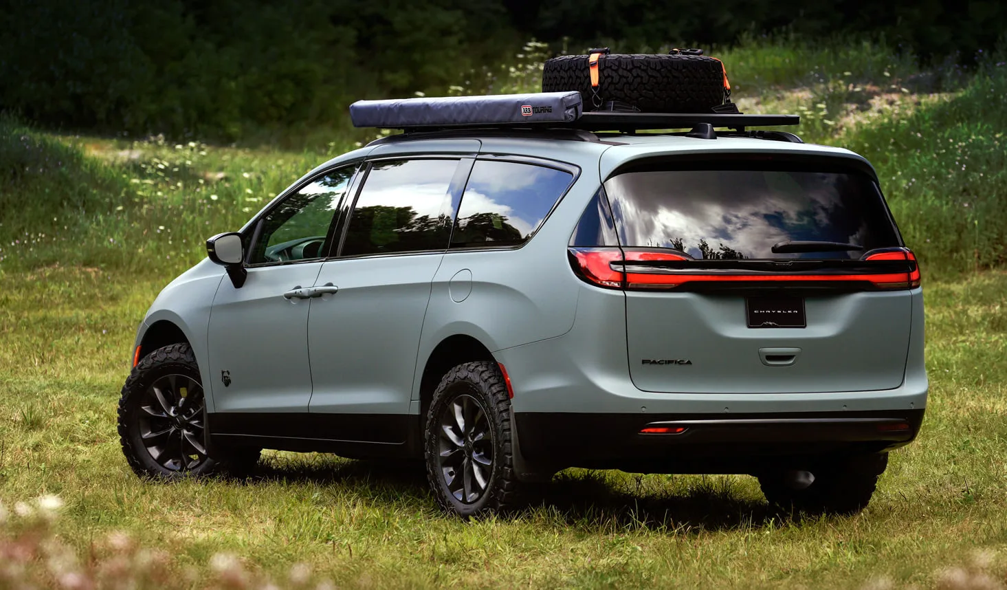 Chrysler готовит внедорожный минивэн Pacifica  Chrysler может запустить в серию «приключенческую» ве