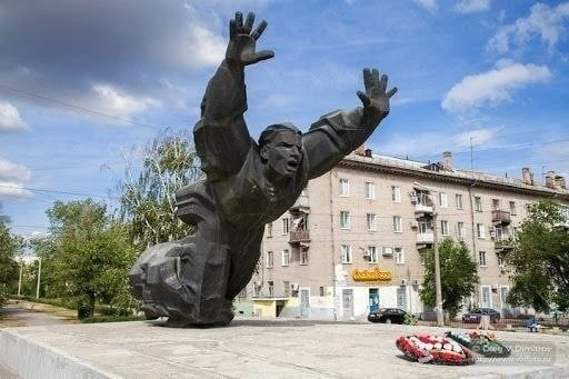 Памятник Михаилу Паникахе в Волгограде.