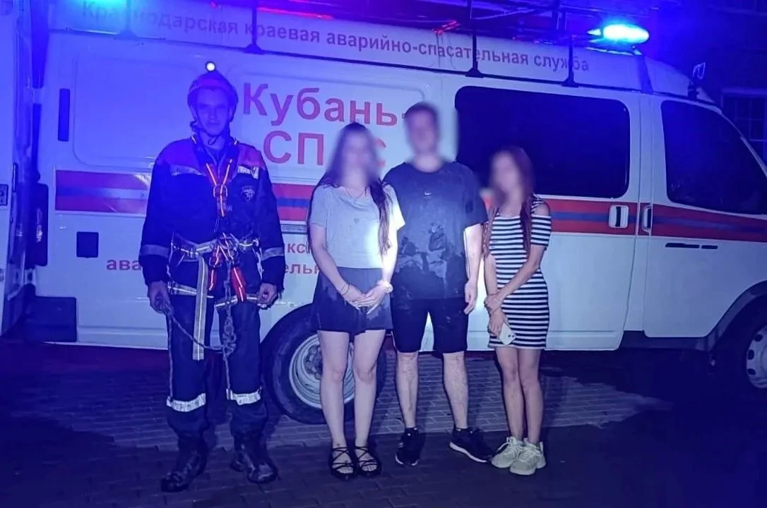 В Геленджике спасли троих туристов
