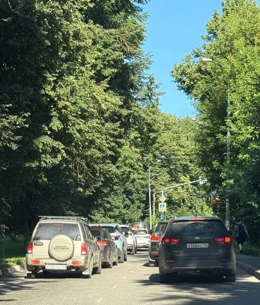 Время идёт,  дни сменяются годами, но что-то остаётся неизменным 😔
Пробки наша всё))

❤️ Подпишись