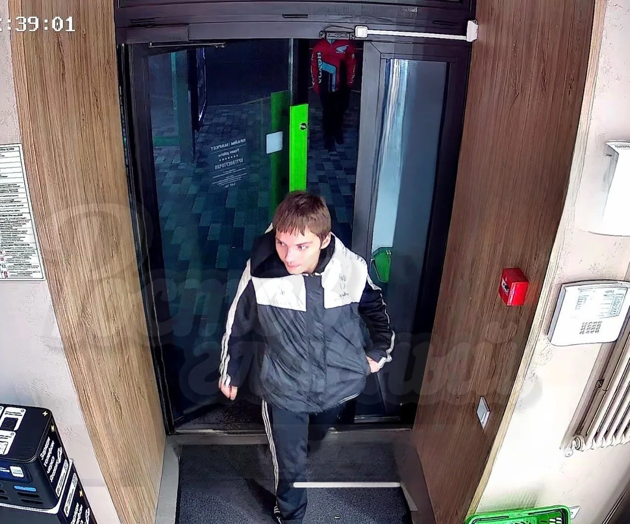 😡 Два подростка ограбили Прайм Маркет на Буденновском, 52/111. Ущерб на 7 тыс руб.