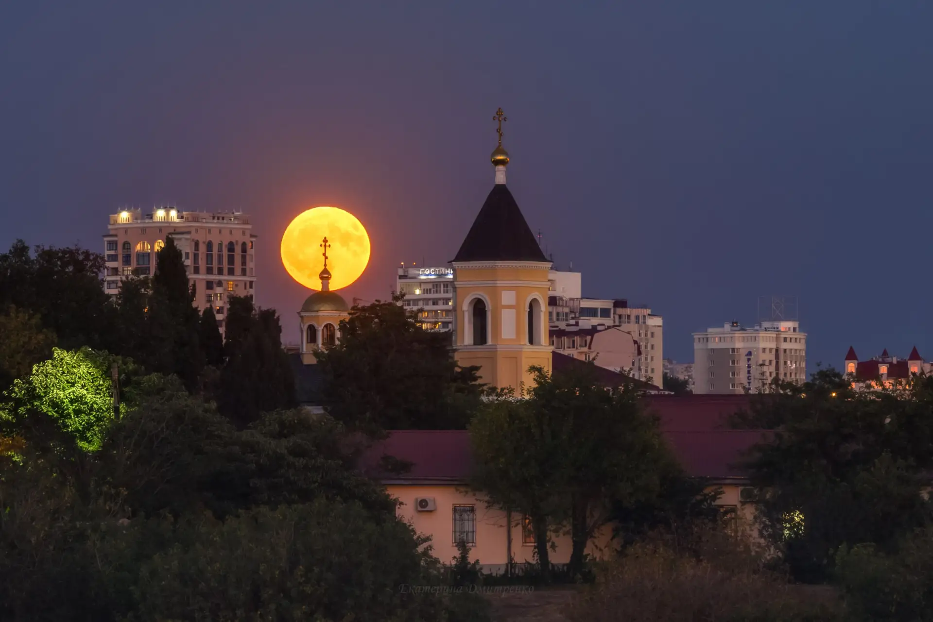 🌕 Полнолуние над Херсонесом - когда древние камни купаются в лунном свете.