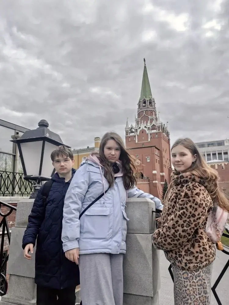 👑 Путешествие в историю  14 апреля ученики 5Б и 8П классов посетили Оружейную палату Московского Кре