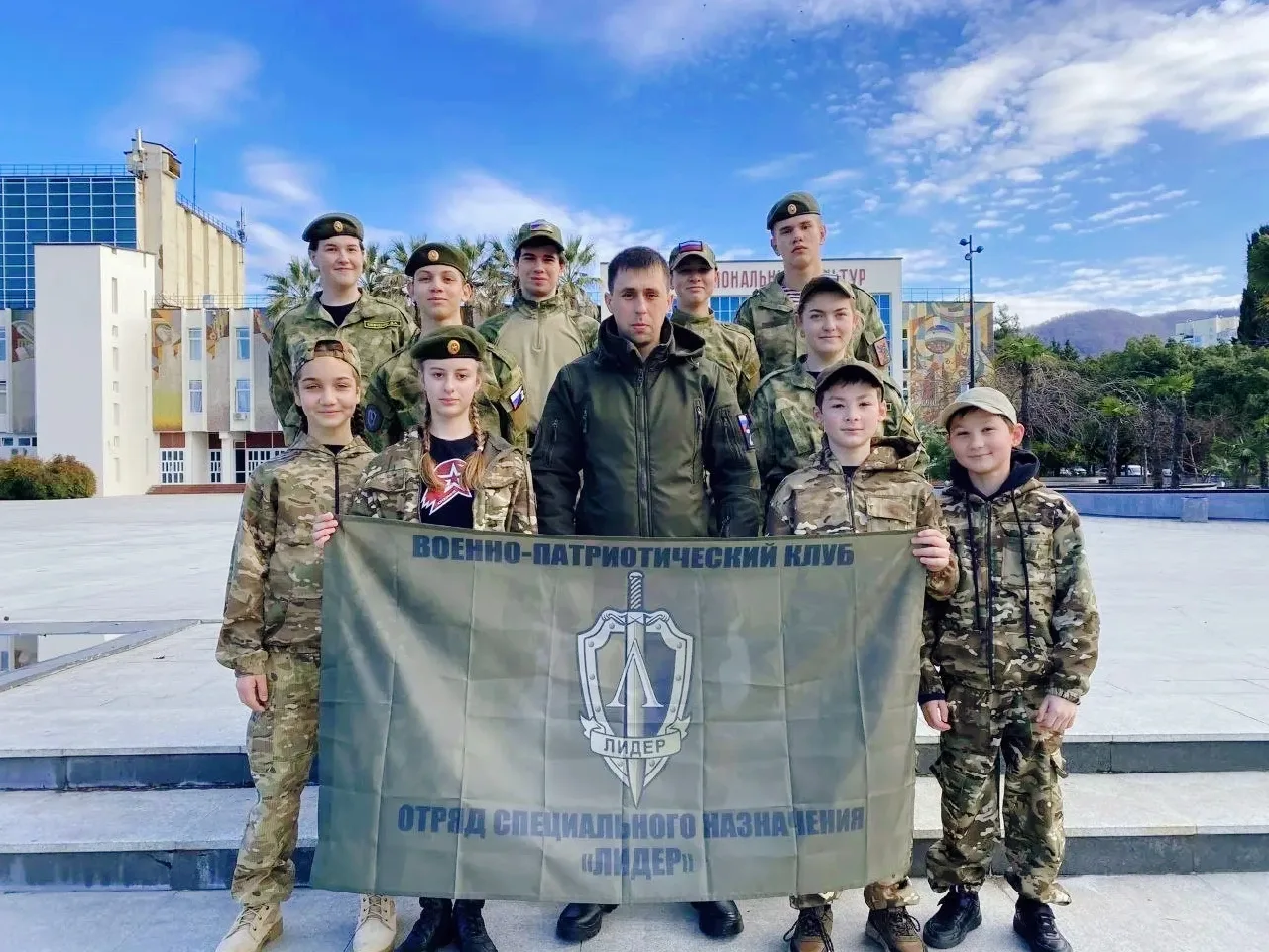 На старт, внимание, марш! 🏁  Воспитанники нашего клуба и юнармейцы отряда специального назначения «Л
