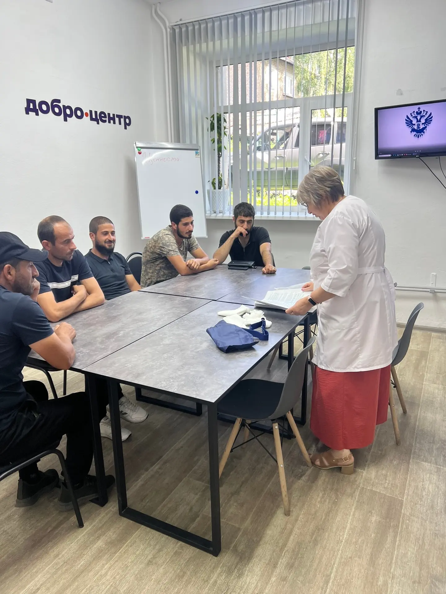 Центральная районная библиотека приняла сегодня иностранных гостей: для них организовали познаватель