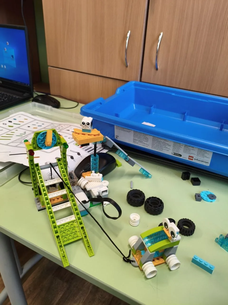 Волшебство робототехники в действии! 🤖   В кружке дополнительного образования под руководством Галин