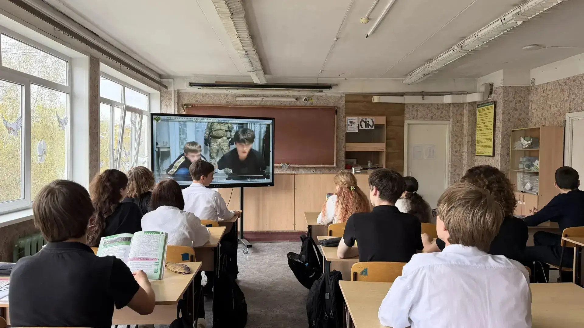 Сегодня старшеклассники посмотрели фильмы, которые были важной частью профилактической работы школы.