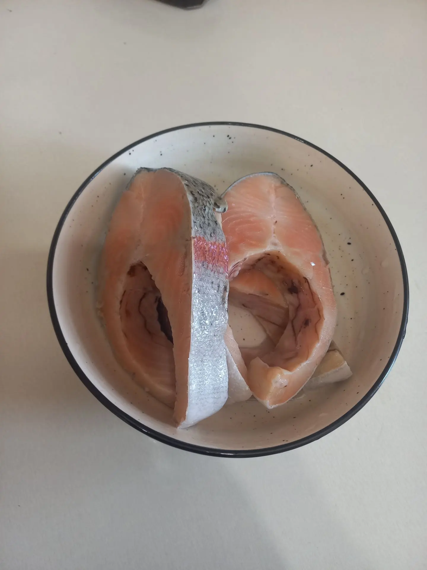Вот как можно вкусно и сочно пожарить стейк из форели на сковороде. Это блюдо готовится...