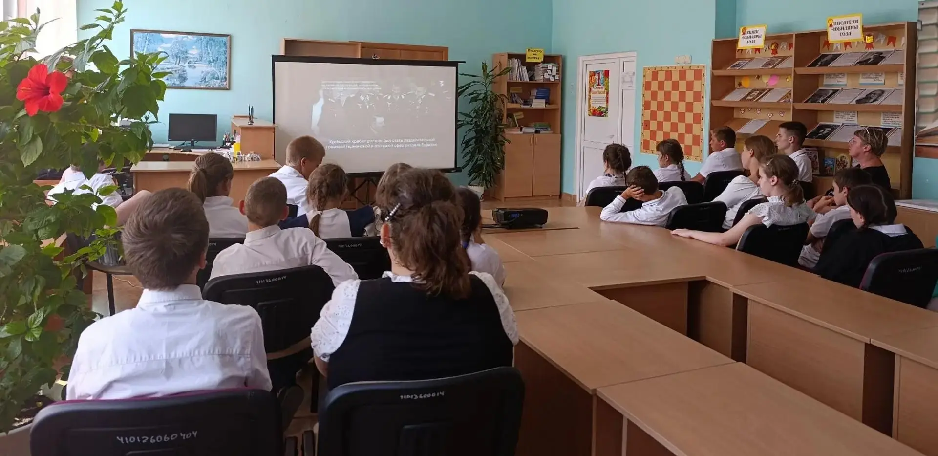 📚В школьной библиотеке прошел исторический час «Мы помним» с просмотром видеоролика «О...