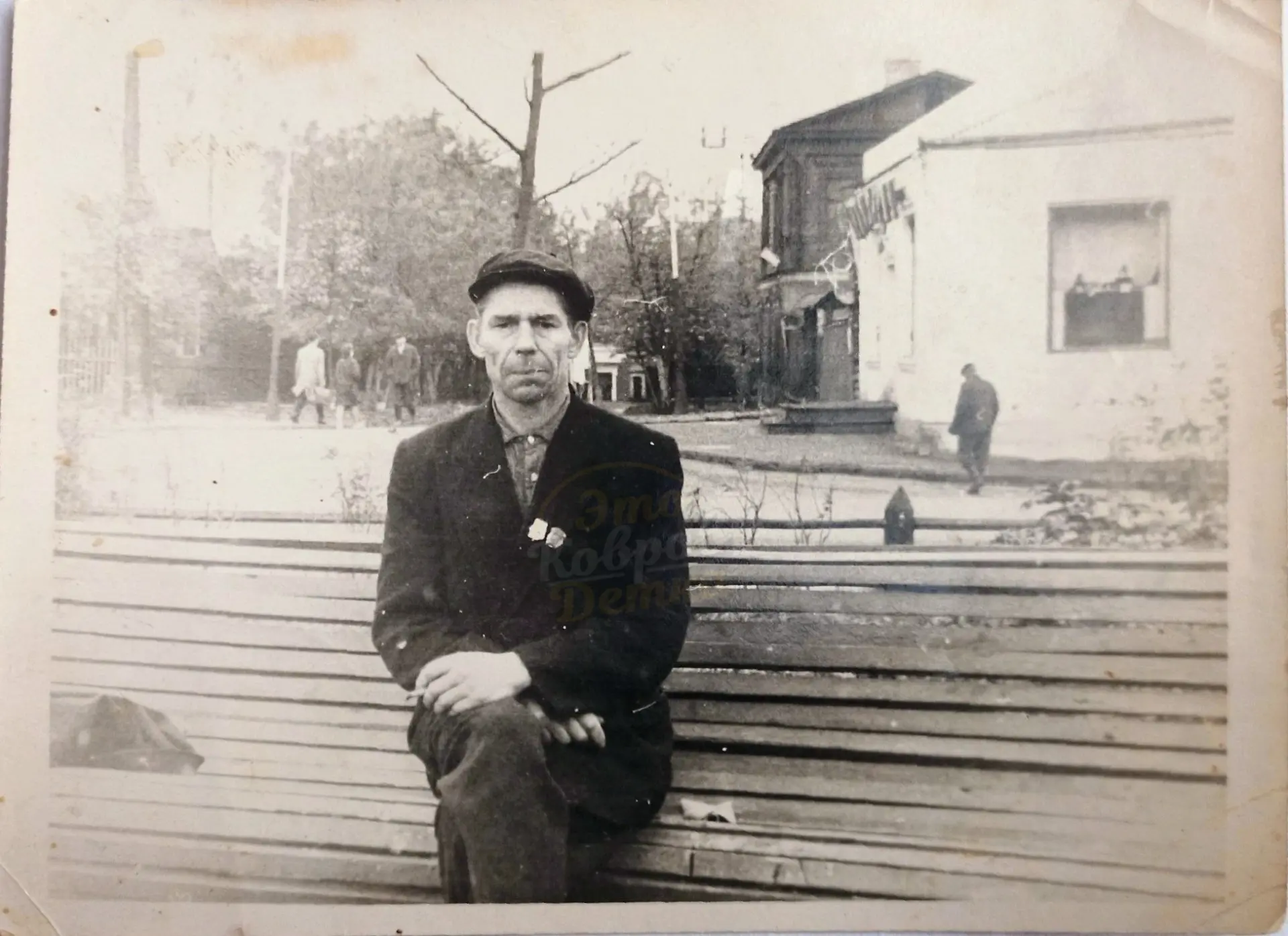 ❓ Кто помнит?

Таким путем ходили к лестнице, которая вела к нашему старому вокзалу, его даже немног