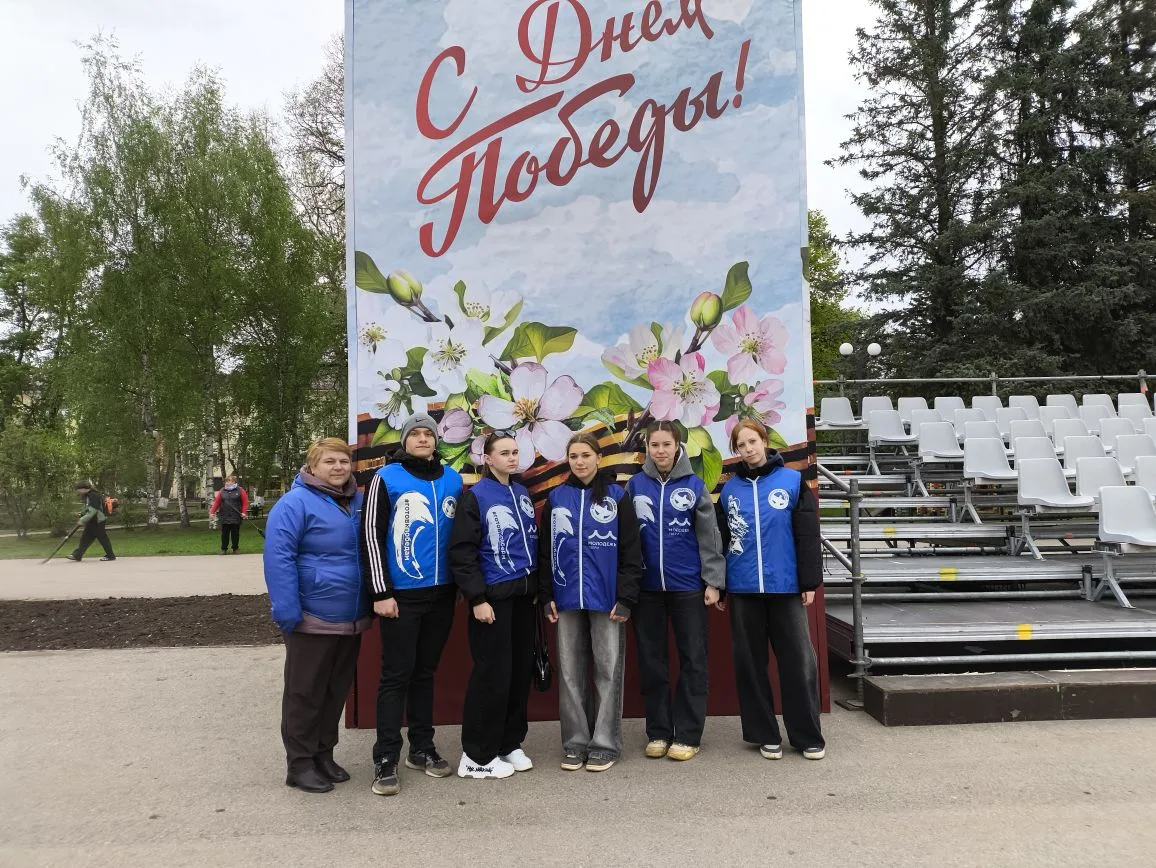 🇷🇺🪖 ДЕНЬ ПОБЕДЫ 🪖🇷🇺  9 мая на Советской площади города состоялся торжественный парад и молодёжная па