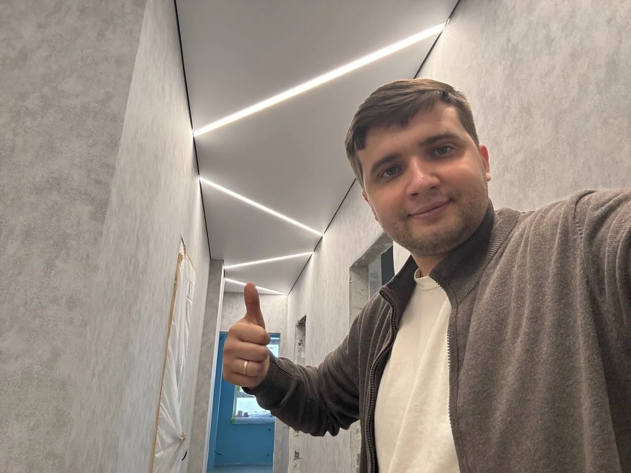 👋 Соседи, привет! Меня зовут Дмитрий.