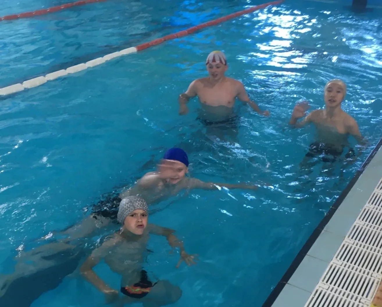 🏊 С целью укрепления здоровья и приобщения к здоровому образу жизни воспитанники пришкольного лагер