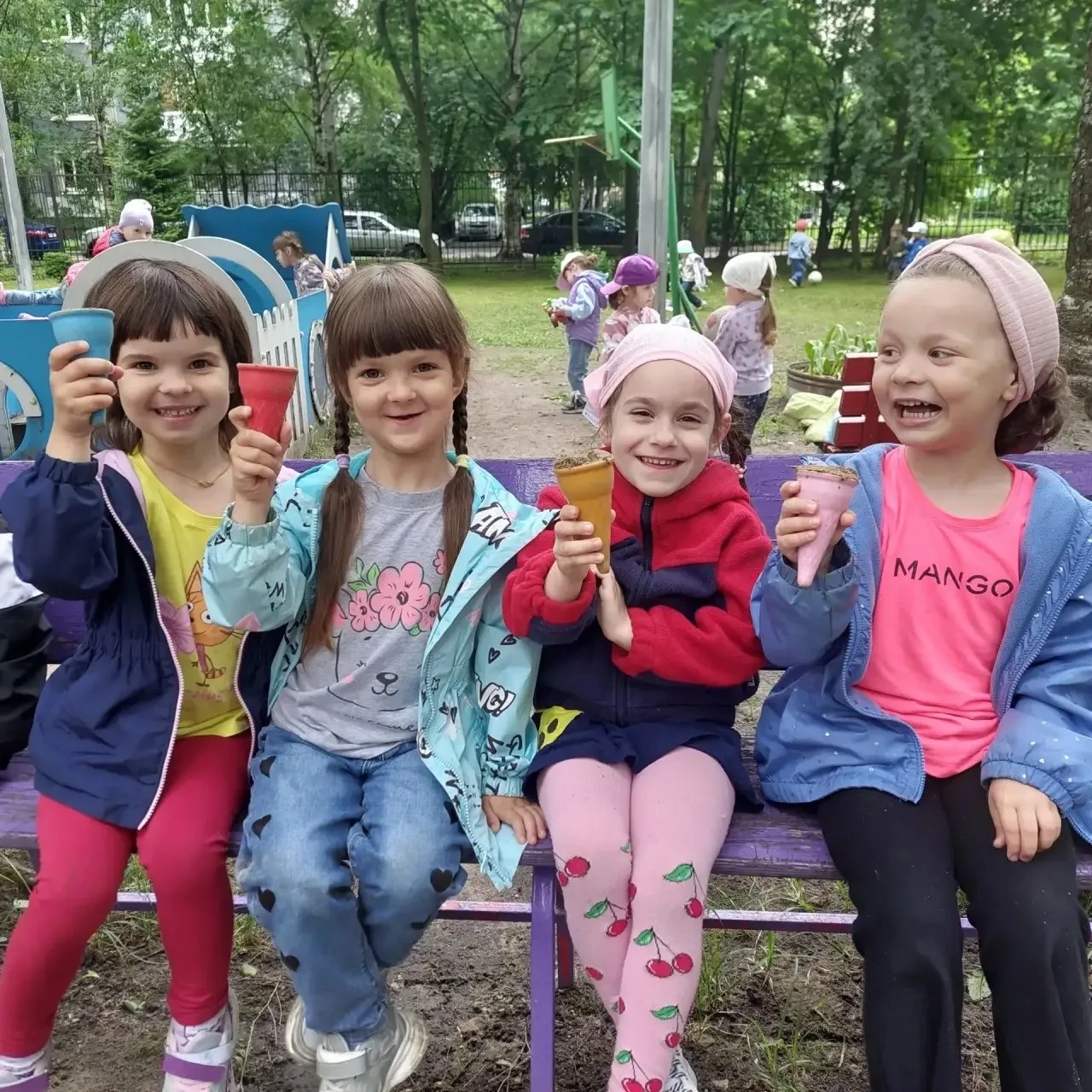 Лето наши воспитанники проводят активно и с пользой!☀️☀️☀️
 В хорошую погоду они почти всё время гул