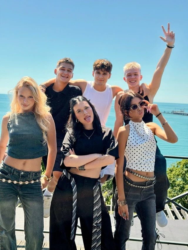 Туапсе , мы у вас, готовы зажечь?)🔥 

❤️ – лучшие 

Напиши в комментариях самого любимого участника