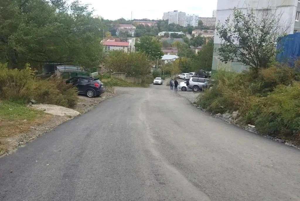🛣️ Во Владивостоке отремонтировали проезд от Никифорова, 53 до Сафонова, 24-26