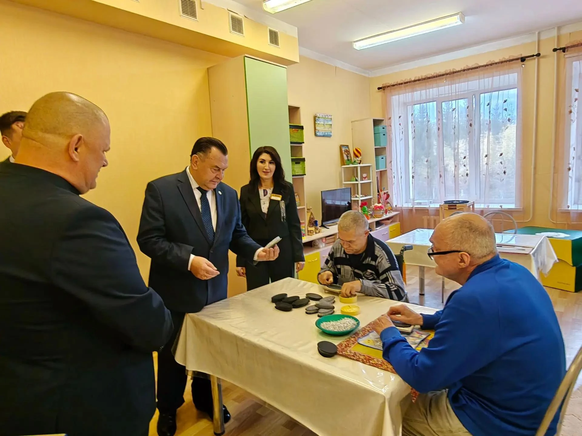 ❤️ Старшее поколение Елабуги поздравили с праздником