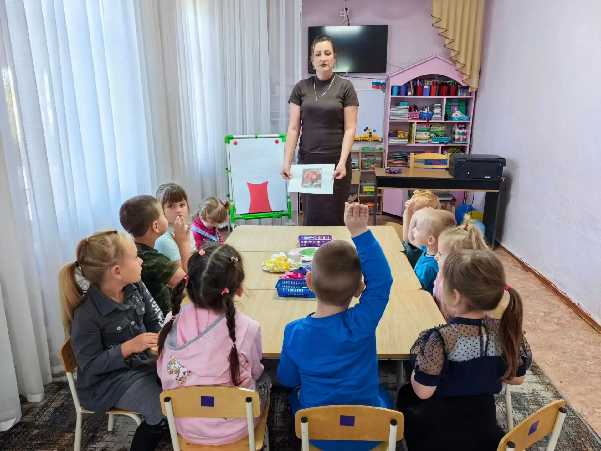 День хризантемы - праздник цветка, который символизирует осень, долголетие и счастье.