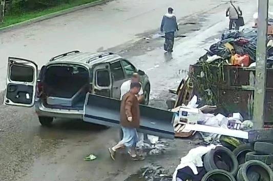 📹 Камеры зафиксировали 17 нарушений на мусорных площадках Костромы

В Костроме на трёх контейнерных