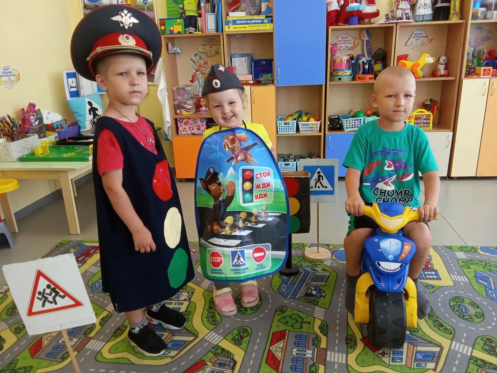В Международный день светофора, воспитанники  детского отделения МБОУ Биляр Озерская СО...