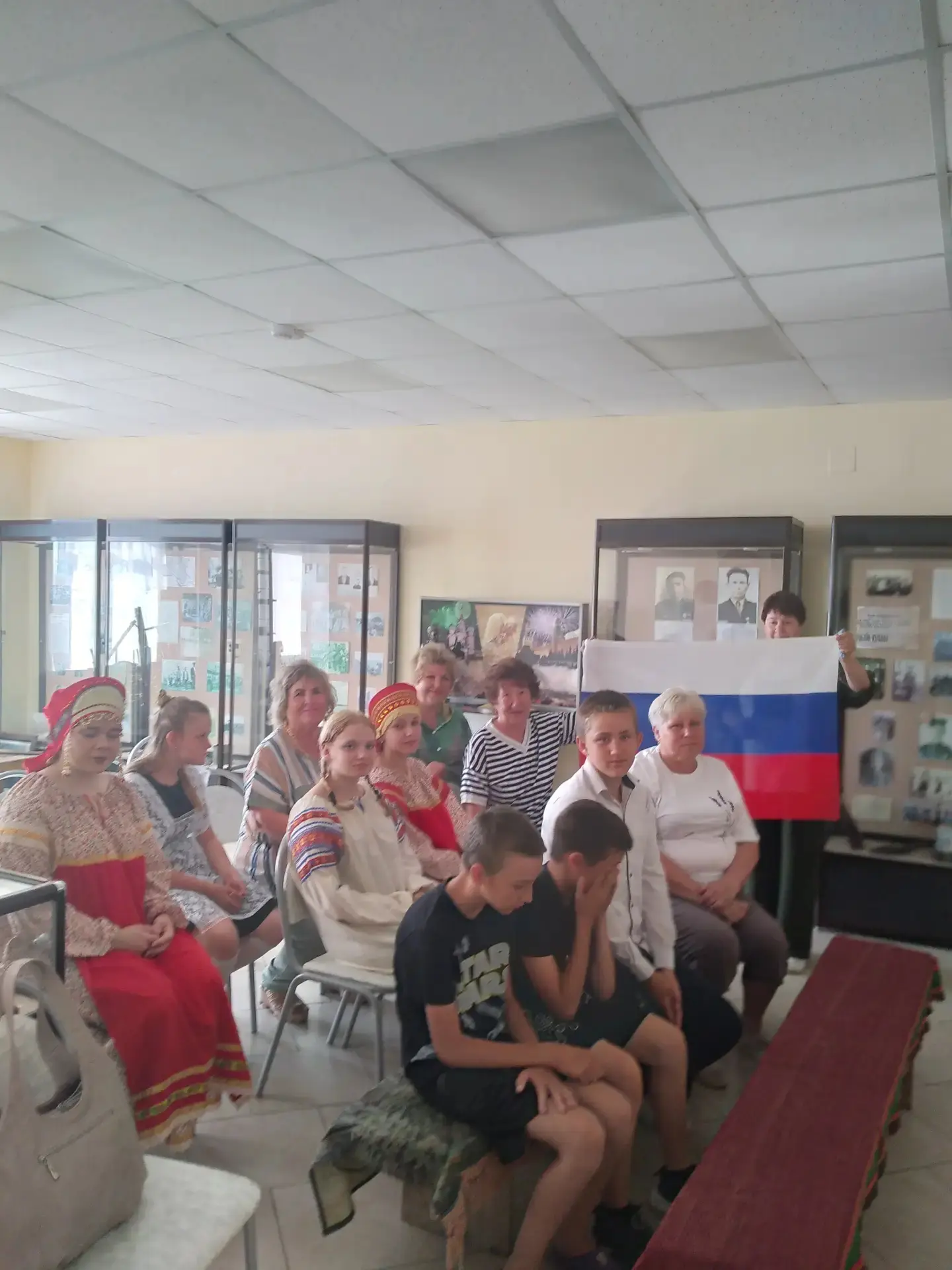 12 июня в нашем музее ( с. М. Алабушка) прошло мероприятие  "День России. История праздника". 

Гост