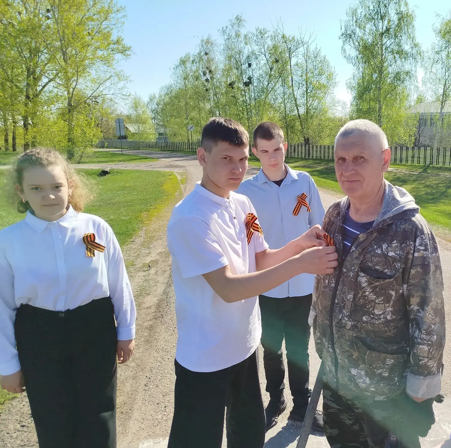 В рамках патриотической акции "Георгиевская ленточка" учащиеся и педагоги нашей школы активно поддер