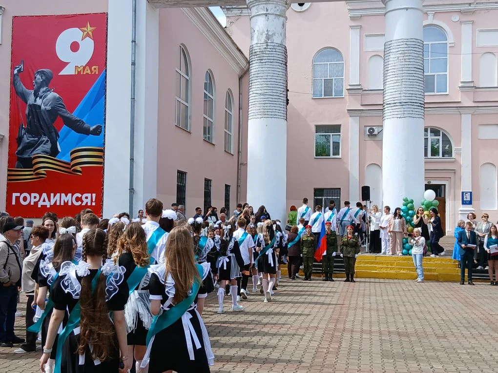 🌟 Последний звонок в лицее: финальная глава, которая началась с полёта  Сегодня для наших одиннадцат