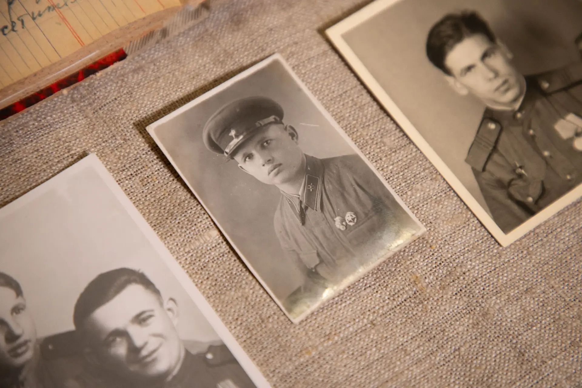 В дар Музею Победы передали документы, фронтовой дневник и фотографии радиста Великой Отечественной,